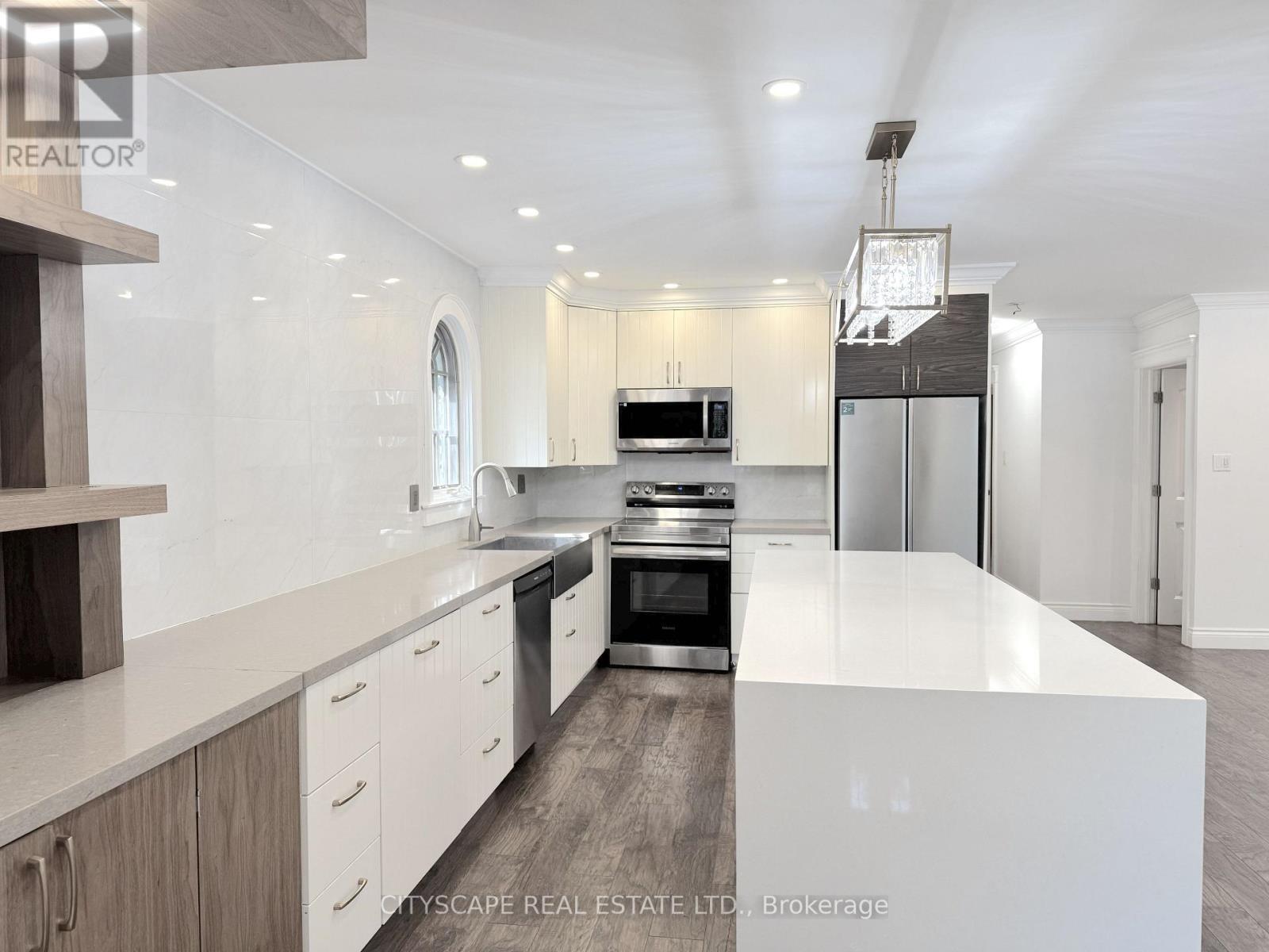 Kitchen - 60 Hillview Drive, Newmarket, ON