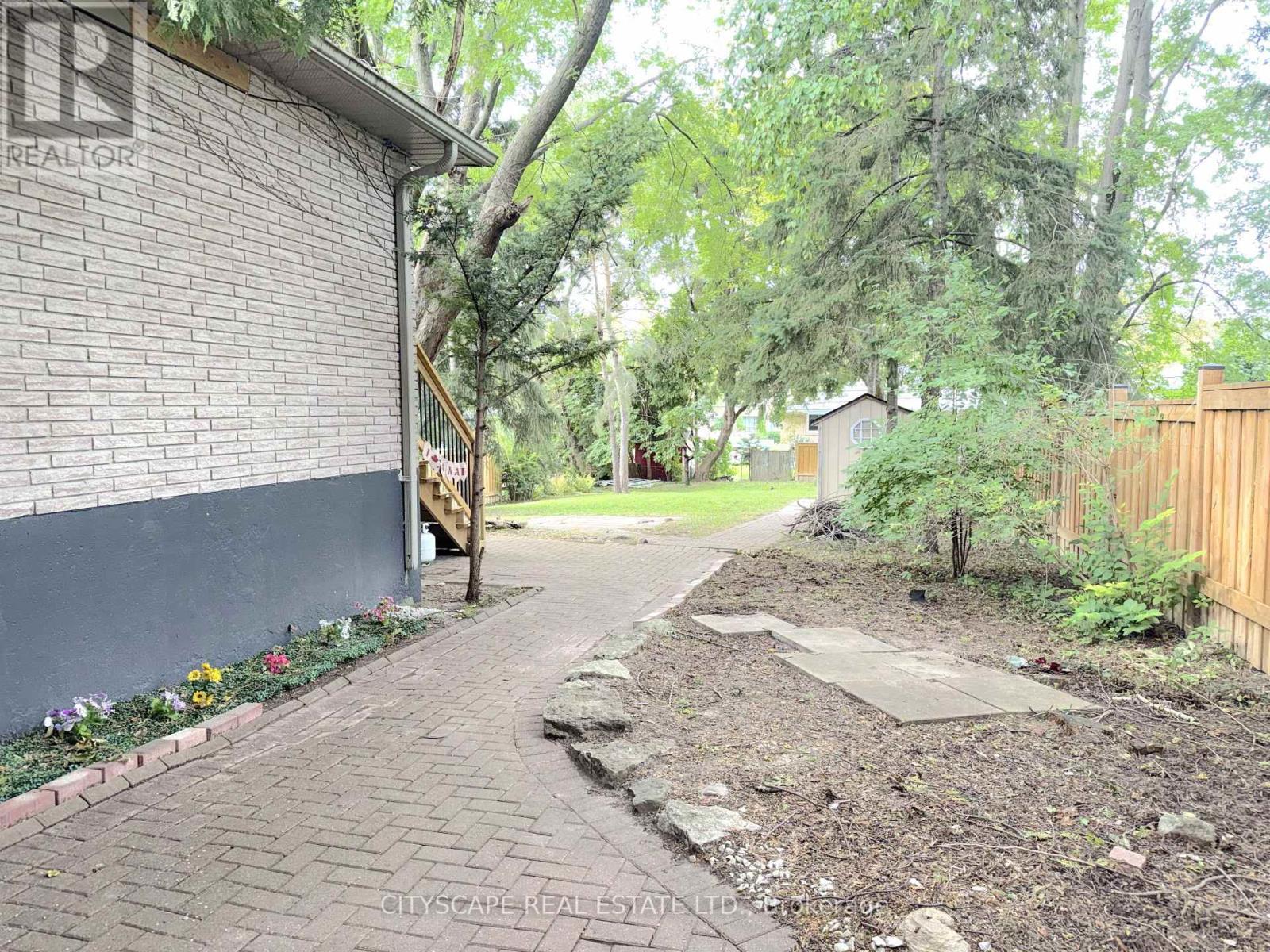 Side Yard - 60 Hillview Drive, Newmarket, ON