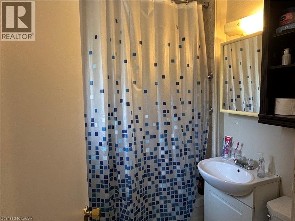 Lower unit - 102 Stanley Street, Simcoe, ON