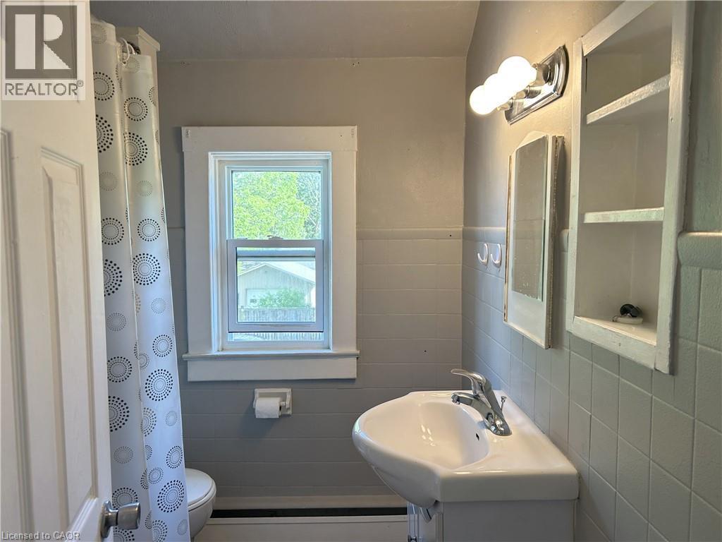 Upper unit - 102 Stanley Street, Simcoe, ON