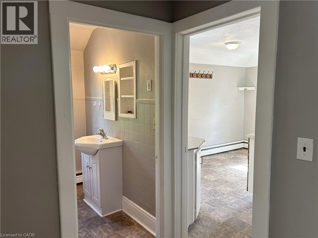 Upper unit - 102 Stanley Street, Simcoe, ON