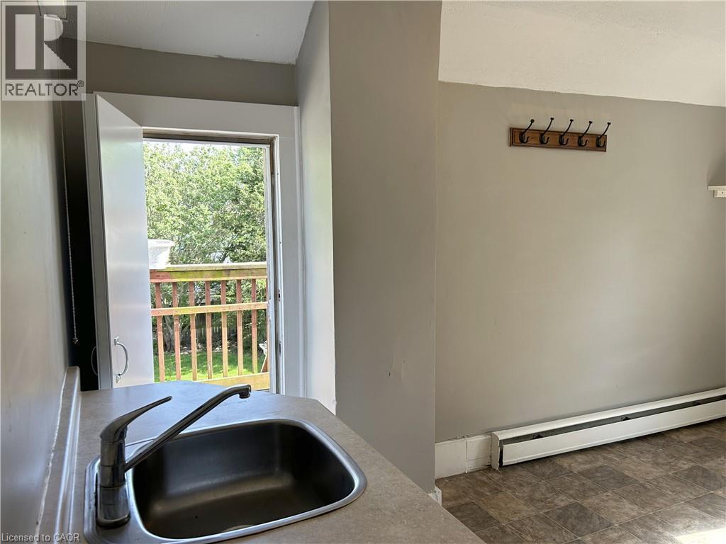 Upper unit - 102 Stanley Street, Simcoe, ON