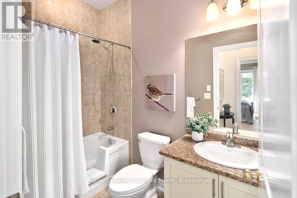 4 Pc Bath With Accessible Shower - 102 - 25 Beaver Street S, Blue Mountains, ON