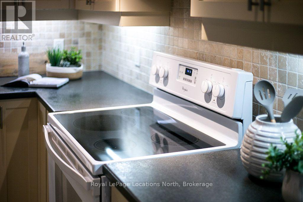 Kitchen - 102 - 25 Beaver Street S, Blue Mountains, ON