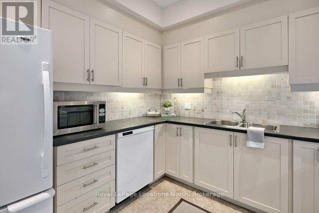 Spacious Kitchen With Ample Prep Space - 102 - 25 Beaver Street S, Blue Mountains, ON
