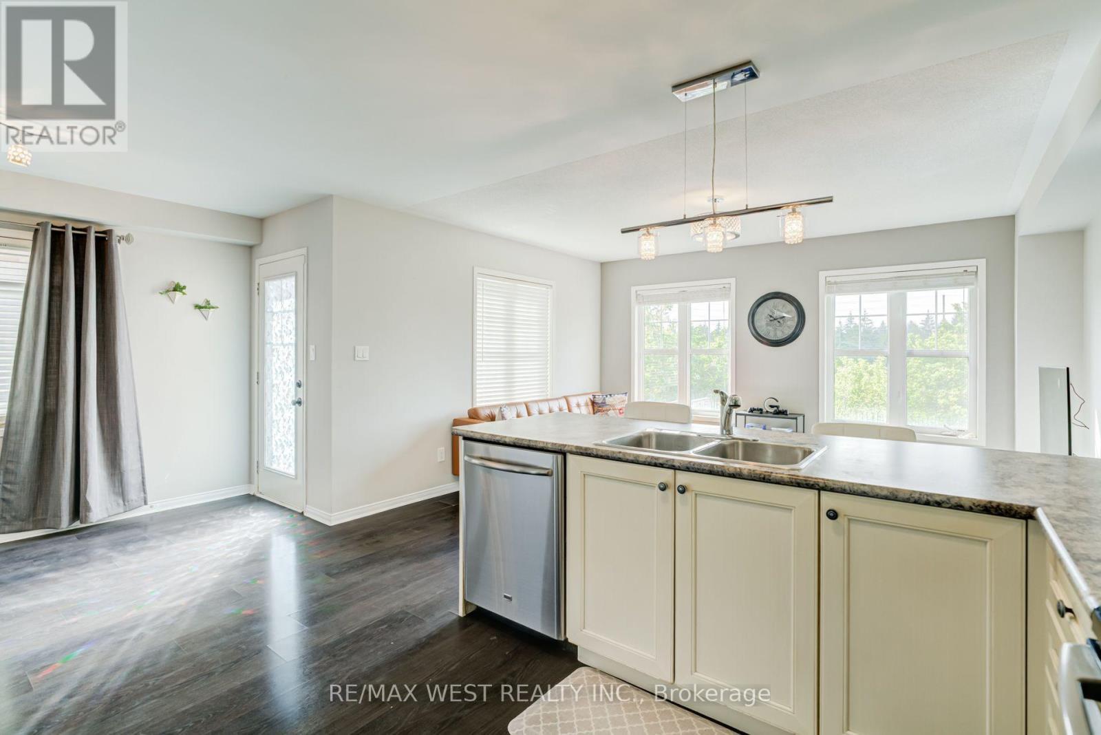 12 Hoard Avenue S, New Tecumseth, ON