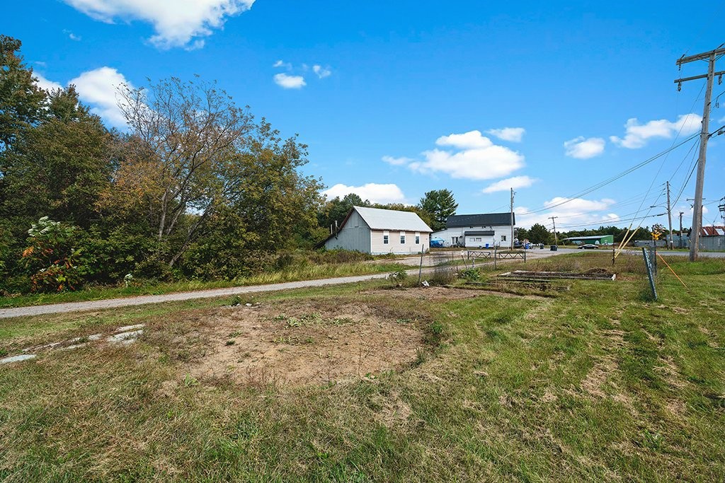Courtyard - 82 Rue Thomas-Lefebvre, Mansfield-Et-Pontefract, QC