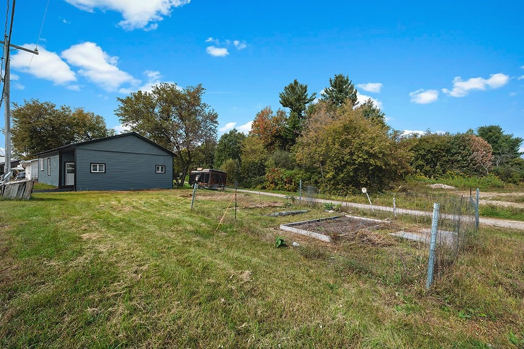 Courtyard - 82 Rue Thomas-Lefebvre, Mansfield-Et-Pontefract, QC