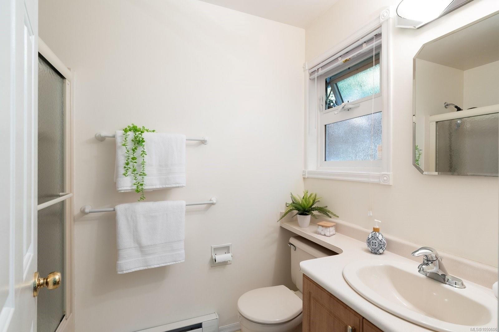 7436 East Saanich Rd, Central Saanich, BC