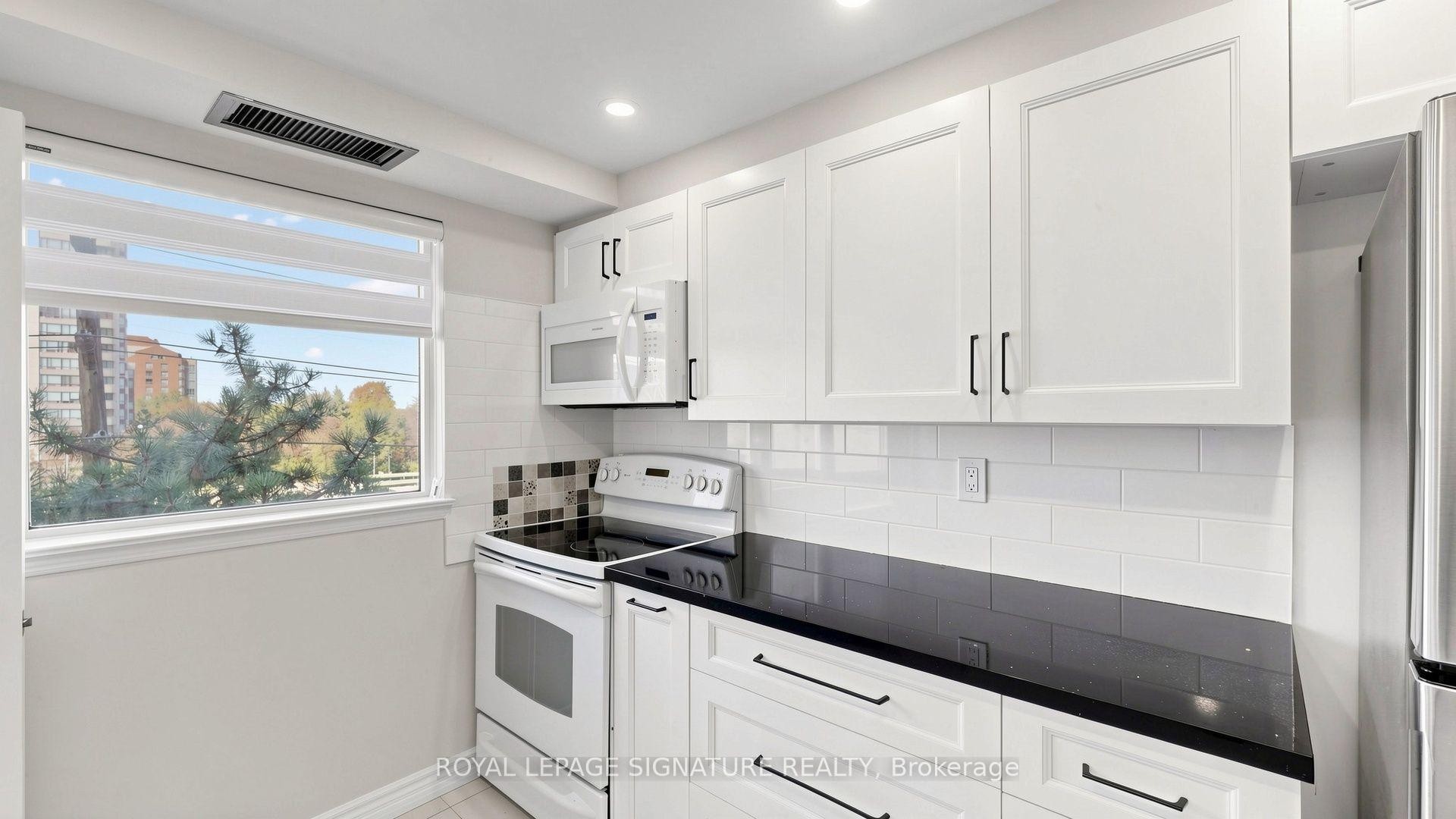 411-7 Bishop Avenue, Toronto, ON