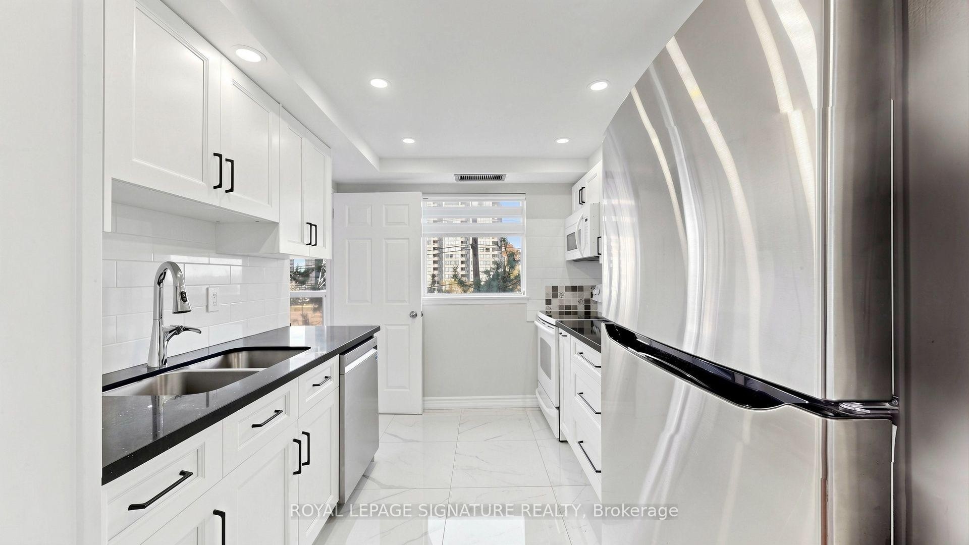 411-7 Bishop Avenue, Toronto, ON