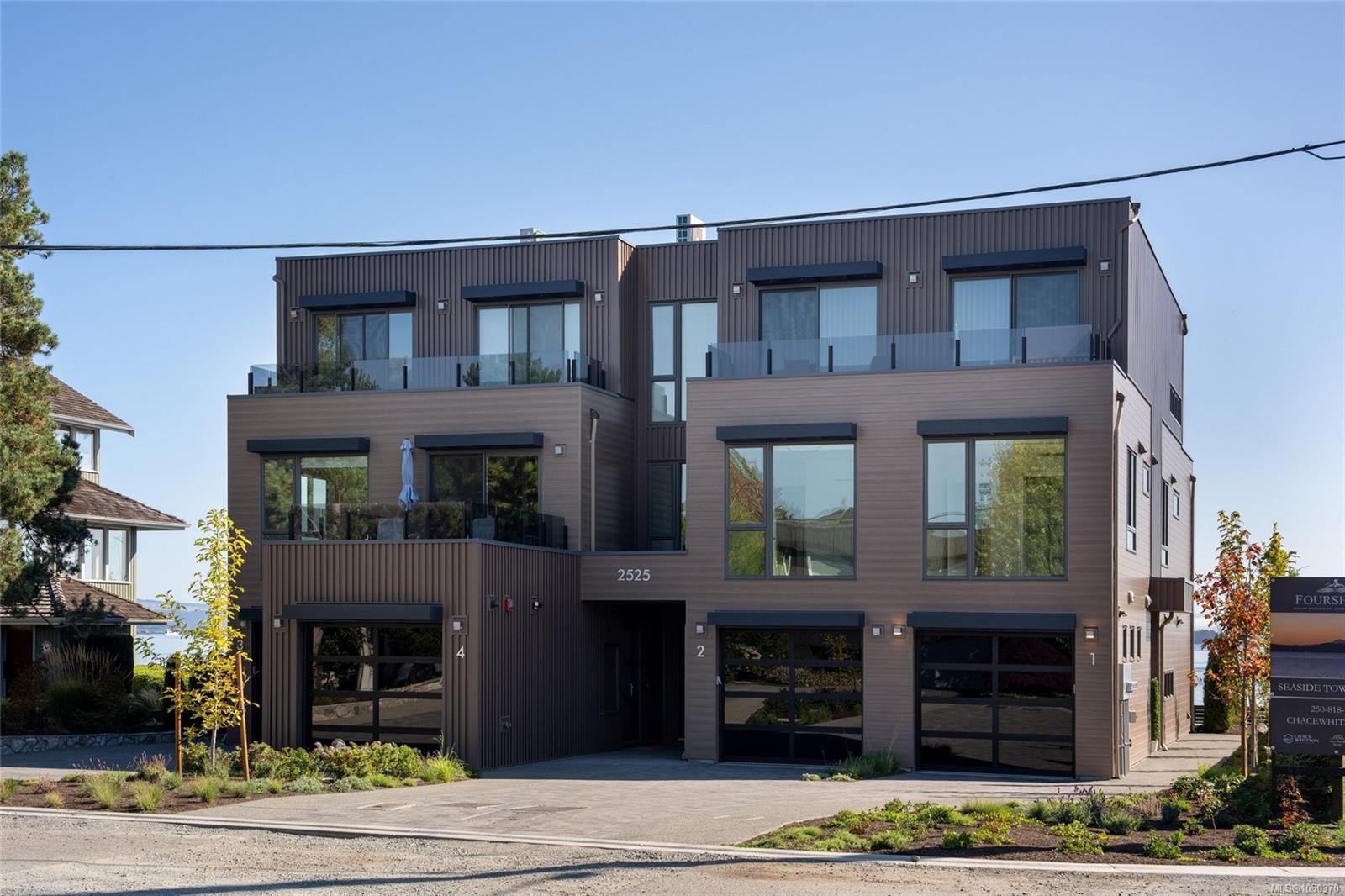 #1-2525 Rothesay Ave, Sidney, BC