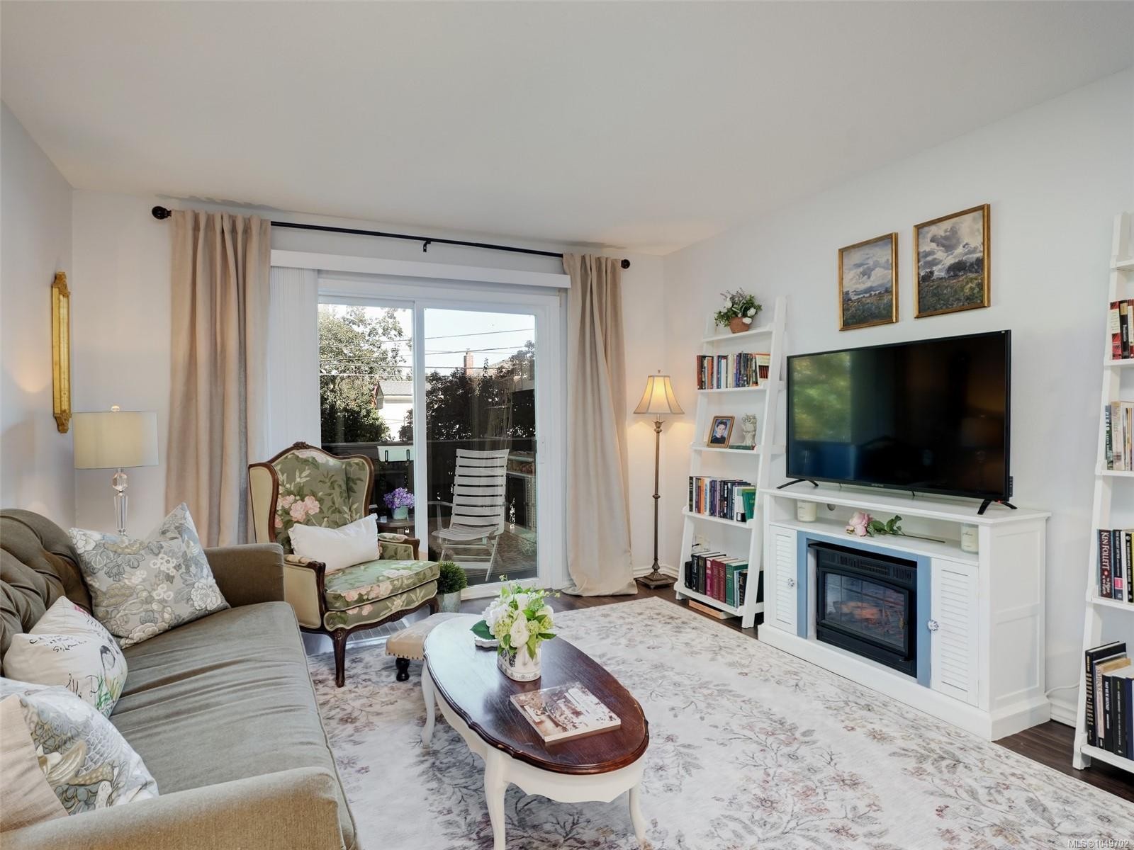 #201-1215 Bay St, Victoria, BC