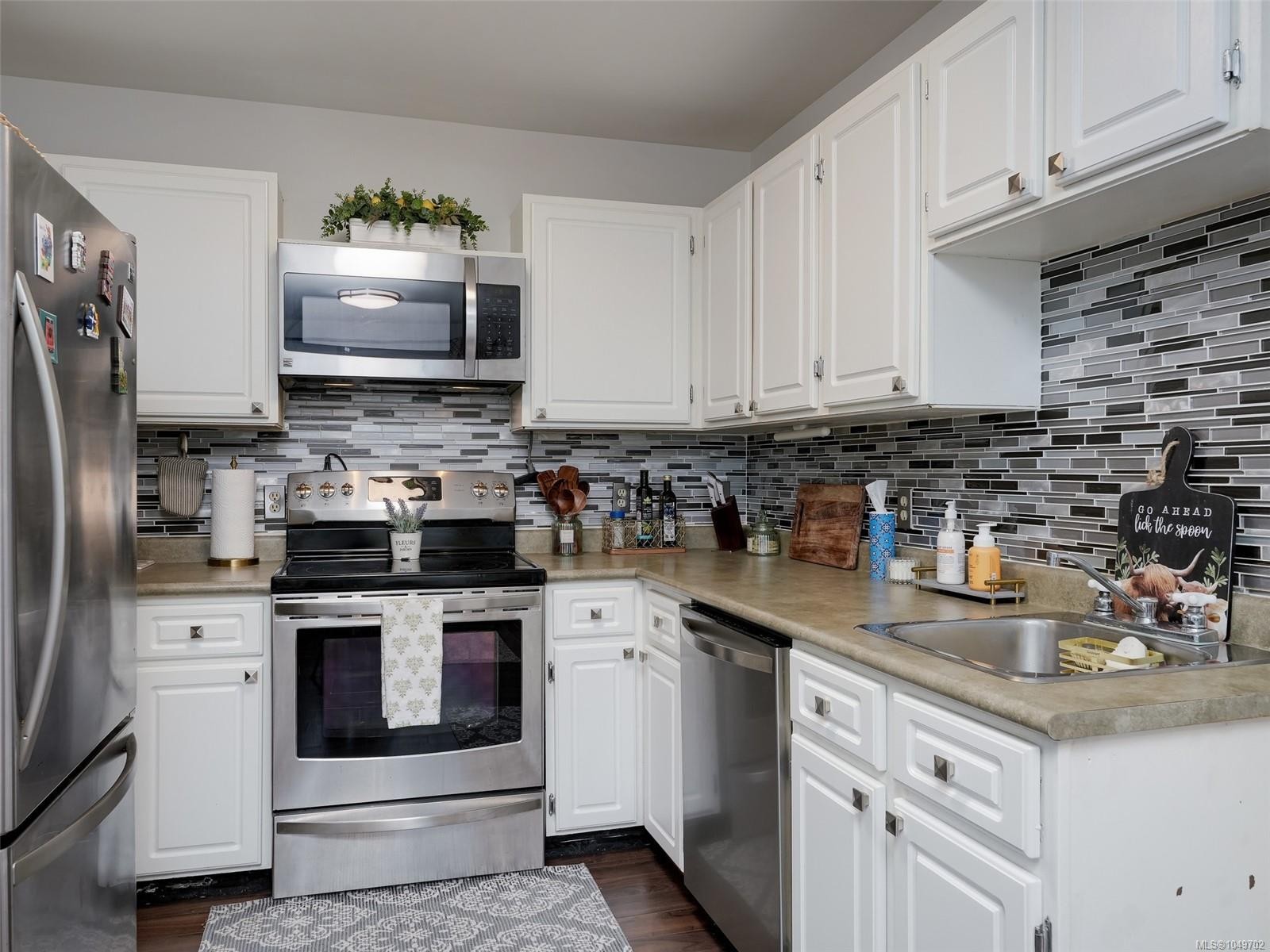 #201-1215 Bay St, Victoria, BC