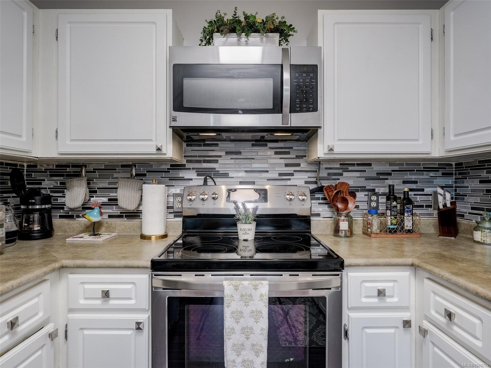 #201-1215 Bay St, Victoria, BC