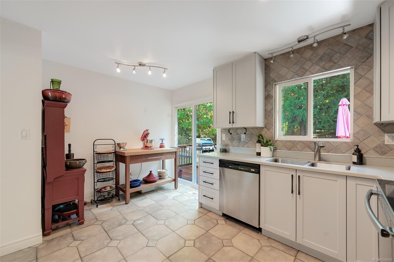 1215 Cloake Hill Rd, North Saanich, BC