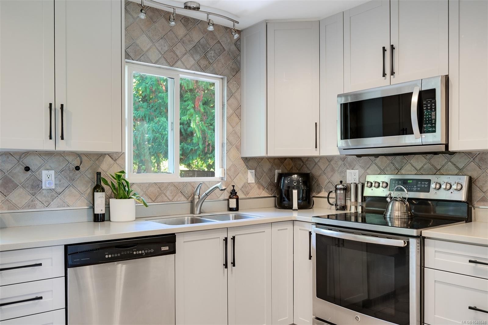1215 Cloake Hill Rd, North Saanich, BC
