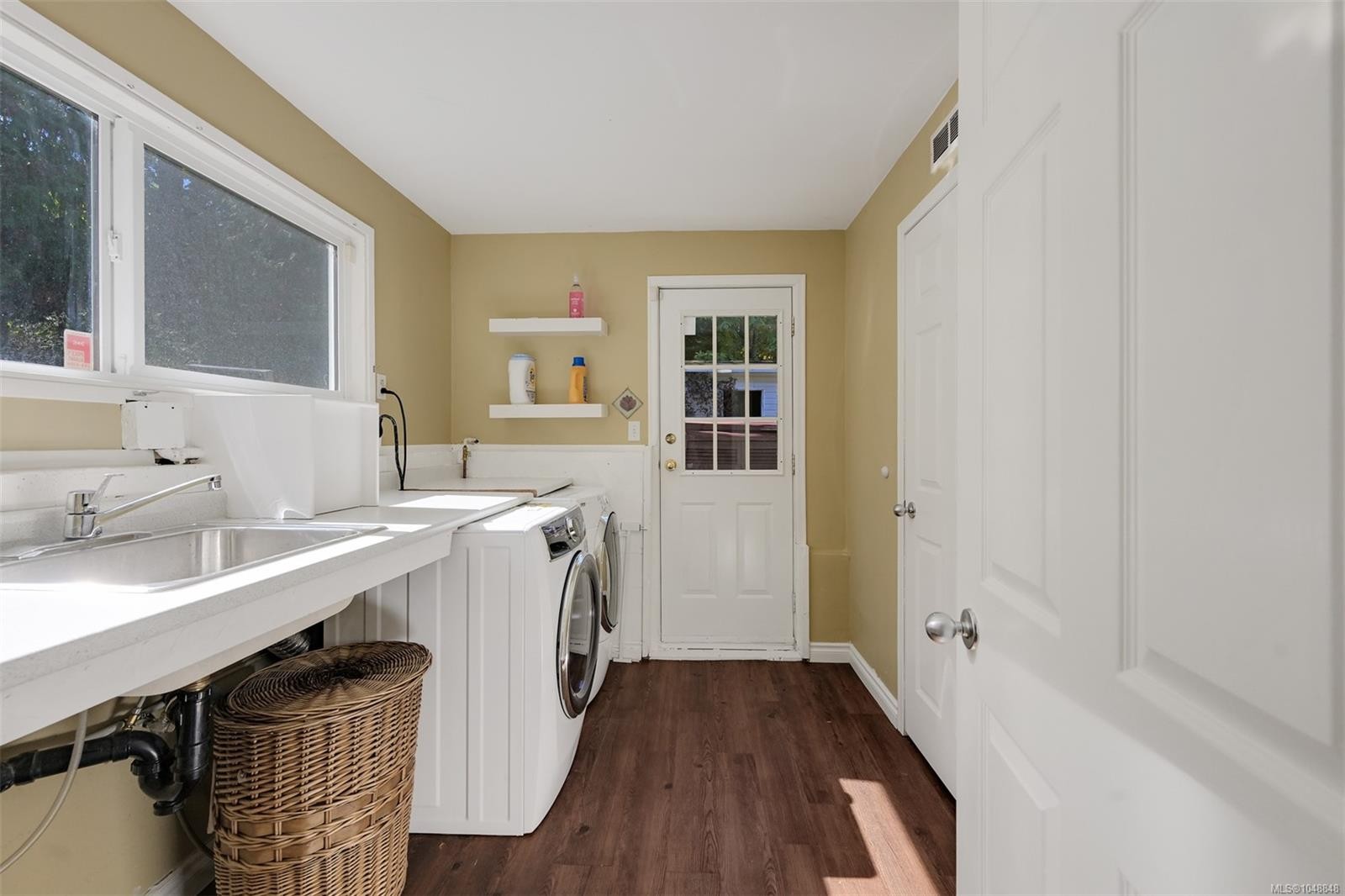 1215 Cloake Hill Rd, North Saanich, BC