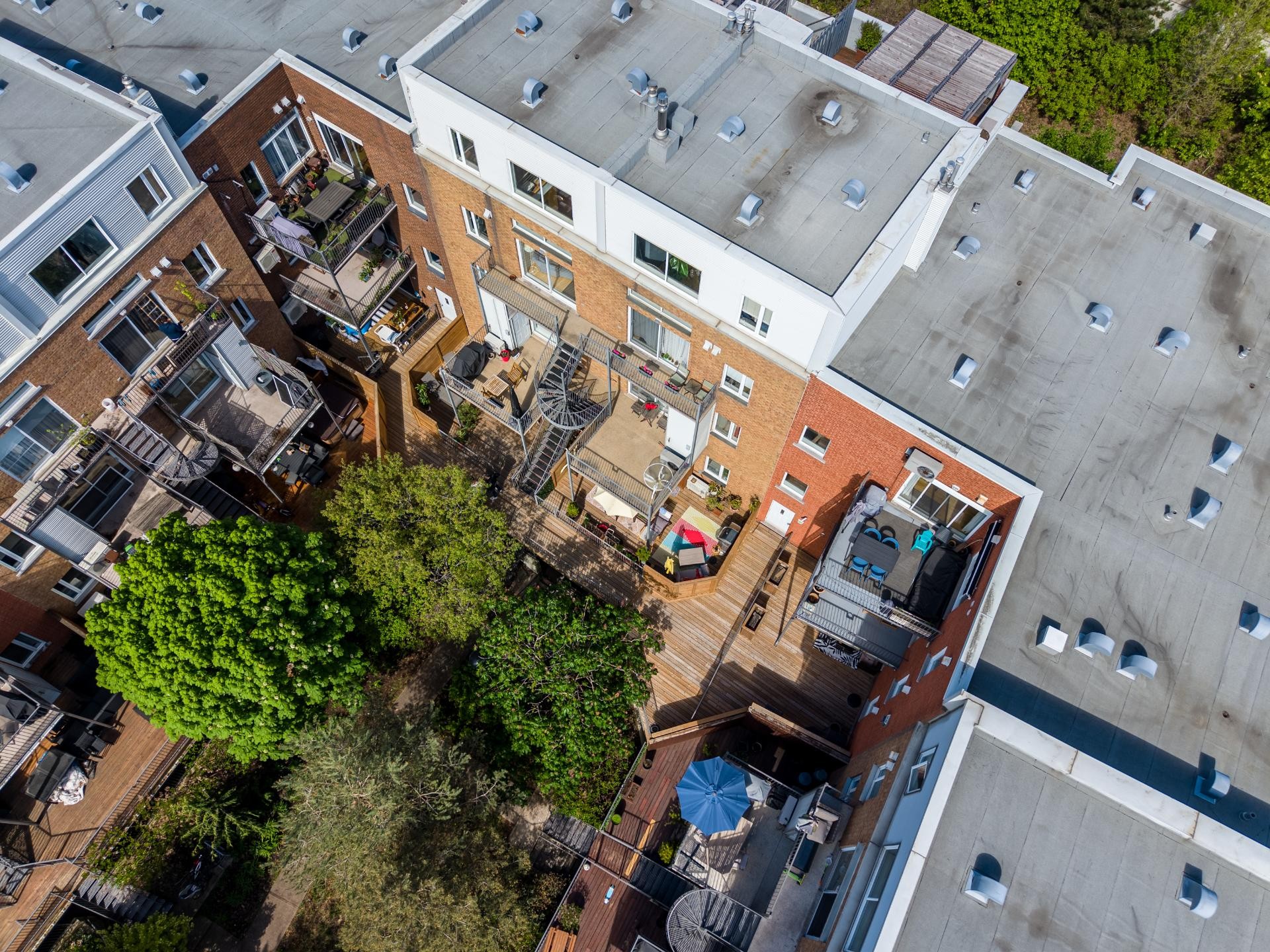 Back of Structure - 924 Rue Gilbert-Langevin, Montréal (Le Plateau-Mont-Royal), QC