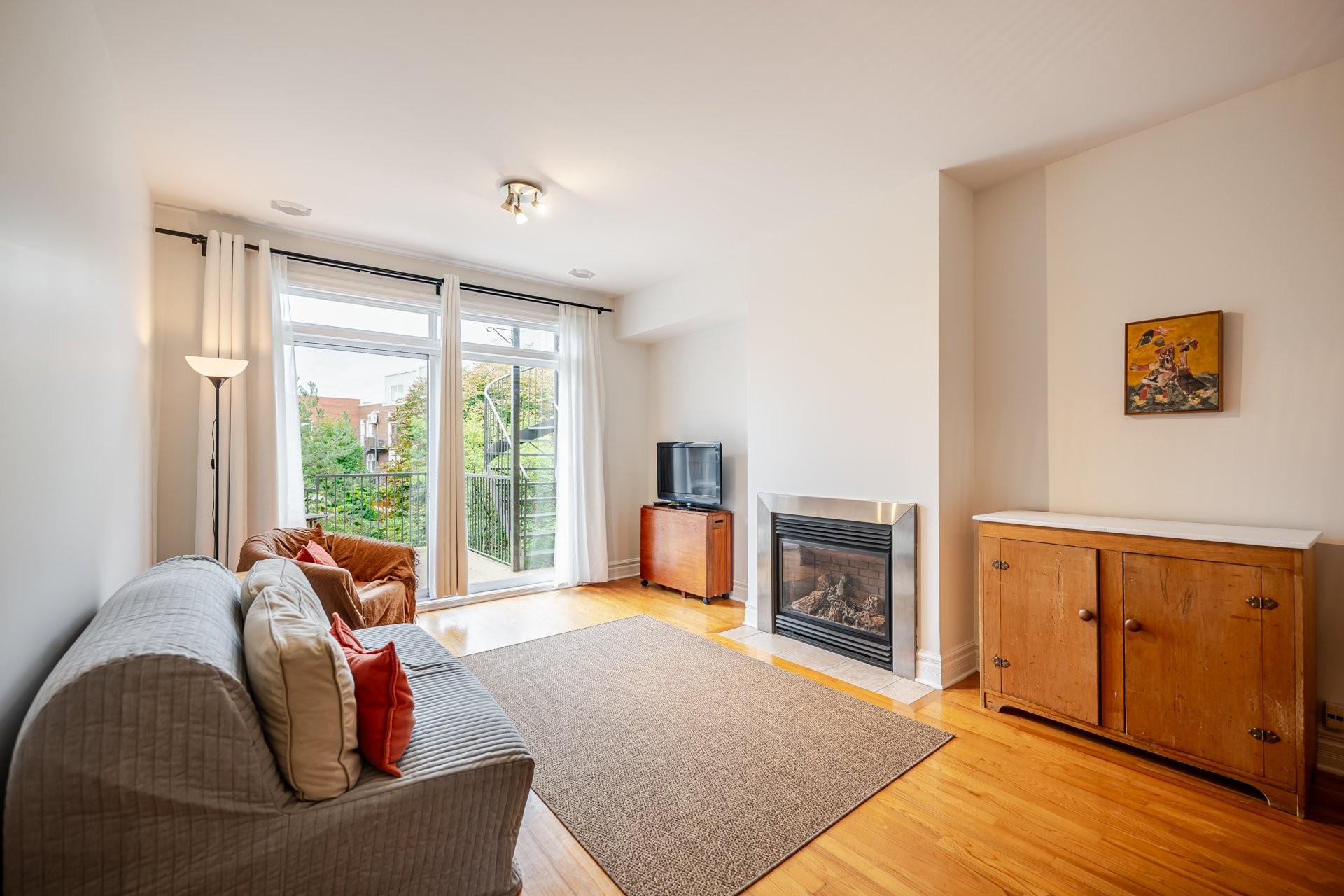 Living Room - 924 Rue Gilbert-Langevin, Montréal (Le Plateau-Mont-Royal), QC
