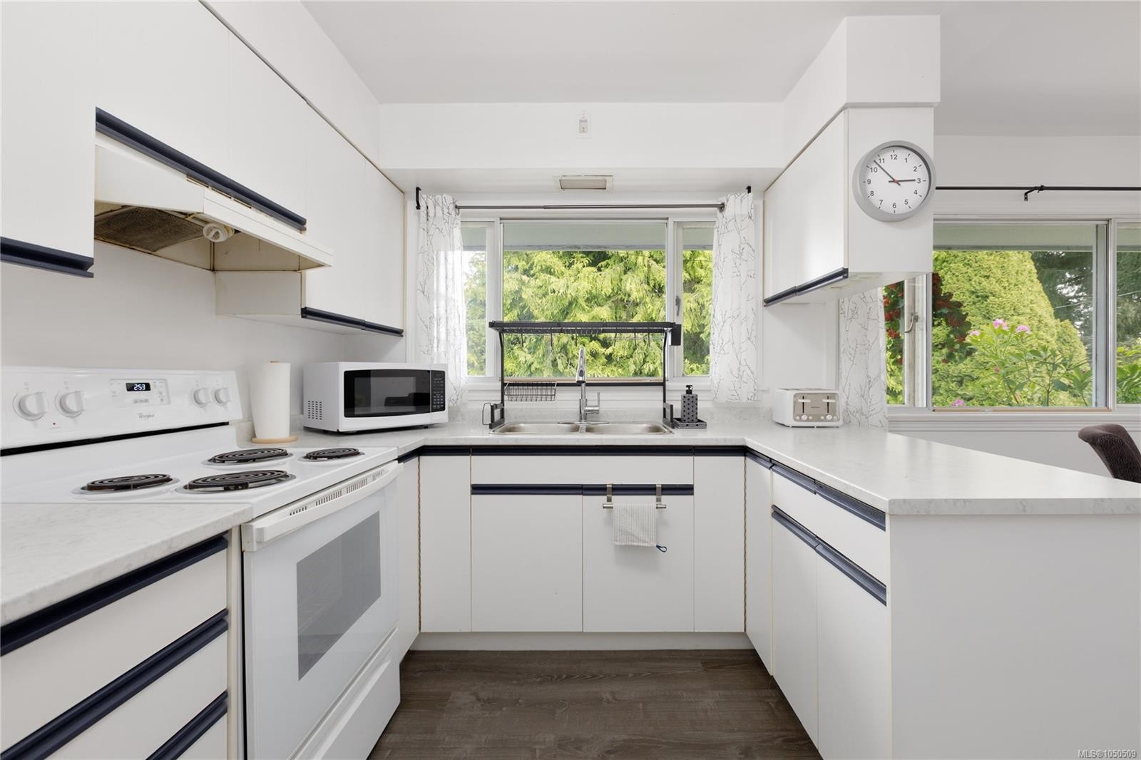 2555 Departure Bay Rd, Nanaimo, BC