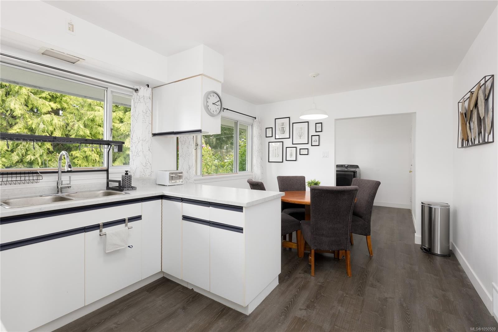 2555 Departure Bay Rd, Nanaimo, BC
