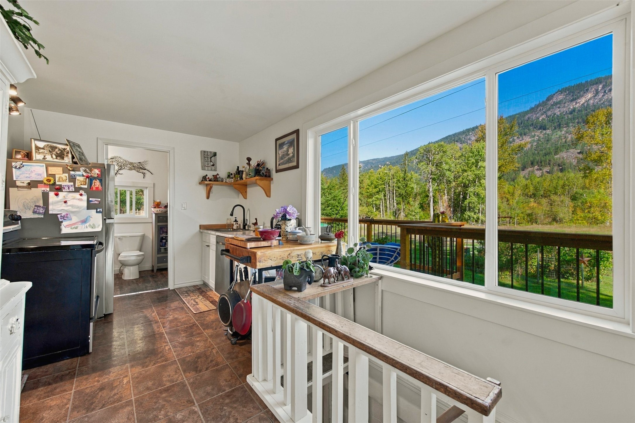1385 6 Highway, Cherryville, BC
