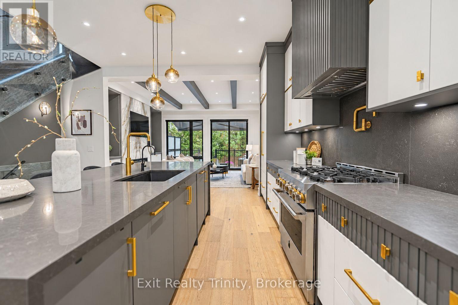 152 Sheldon Avenue, Toronto, ON