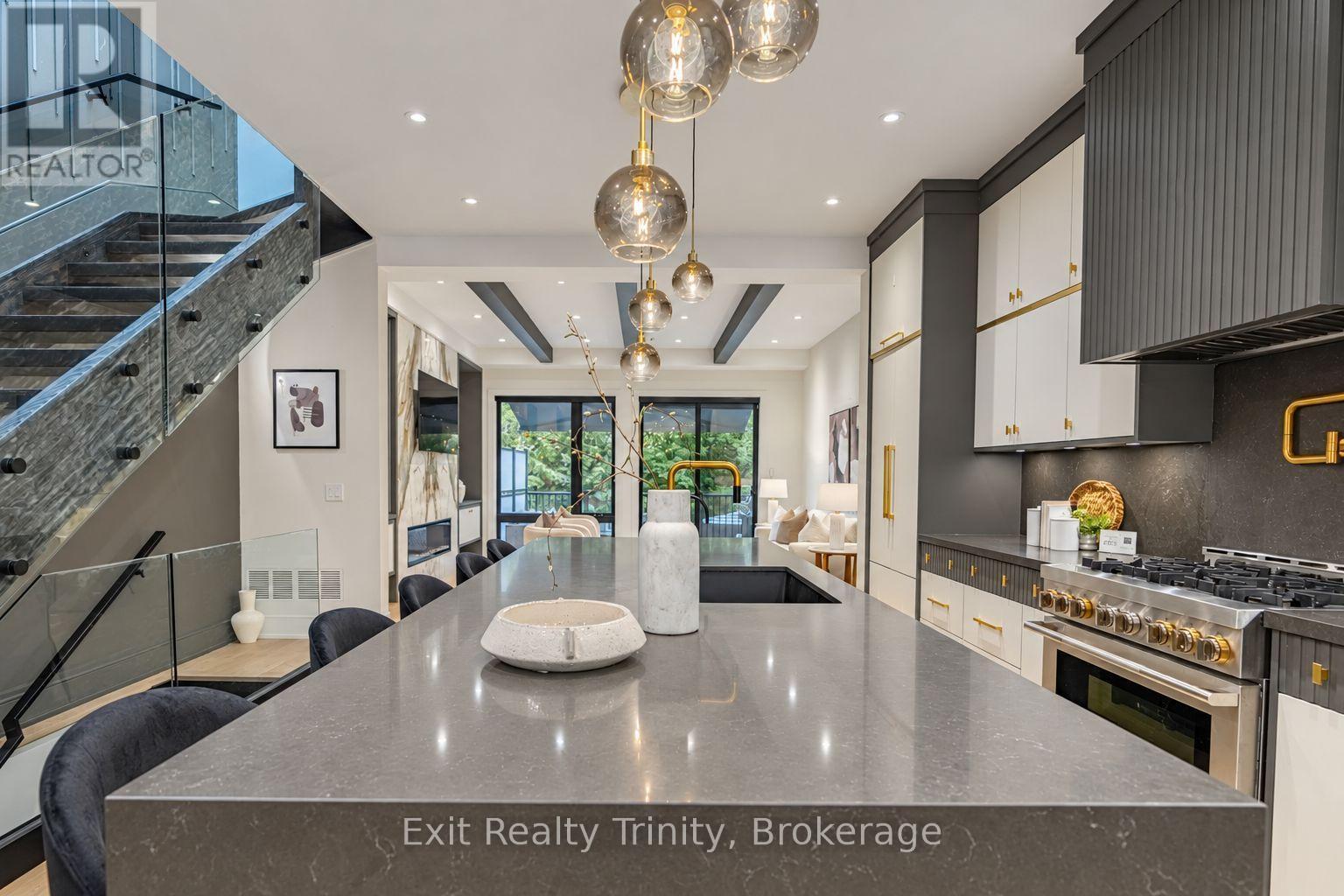 152 Sheldon Avenue, Toronto, ON