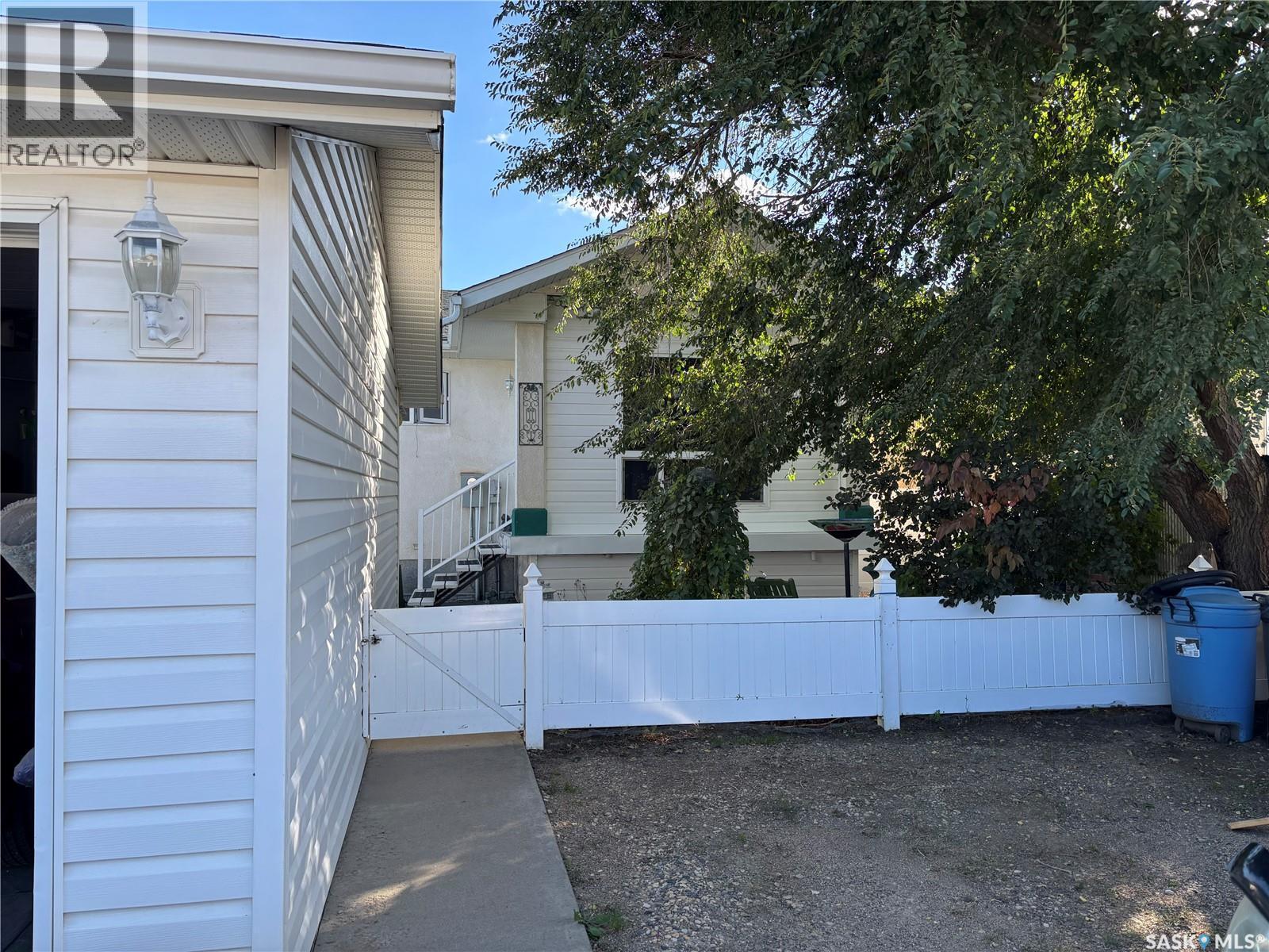 1546 Athabasca Street W, Moose Jaw, SK