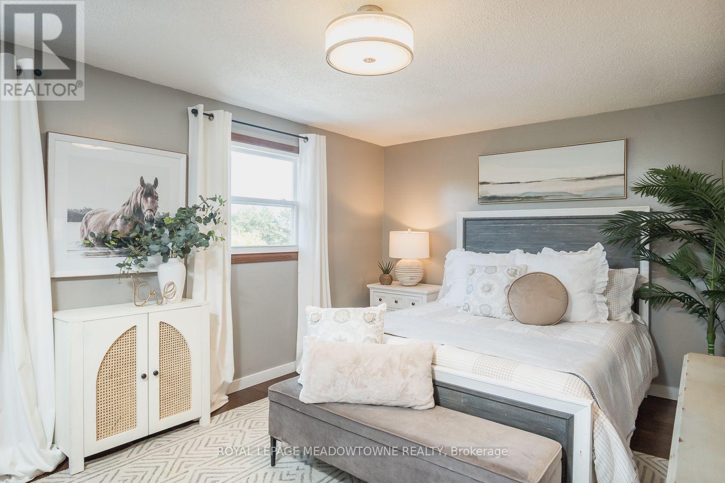 Bright primary bedroom - 584 Hayward Crescent, Milton, ON