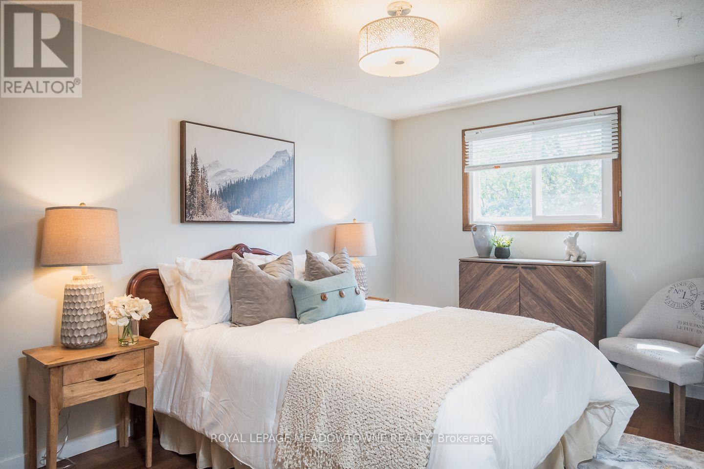 Great bedroom sizes - 584 Hayward Crescent, Milton, ON
