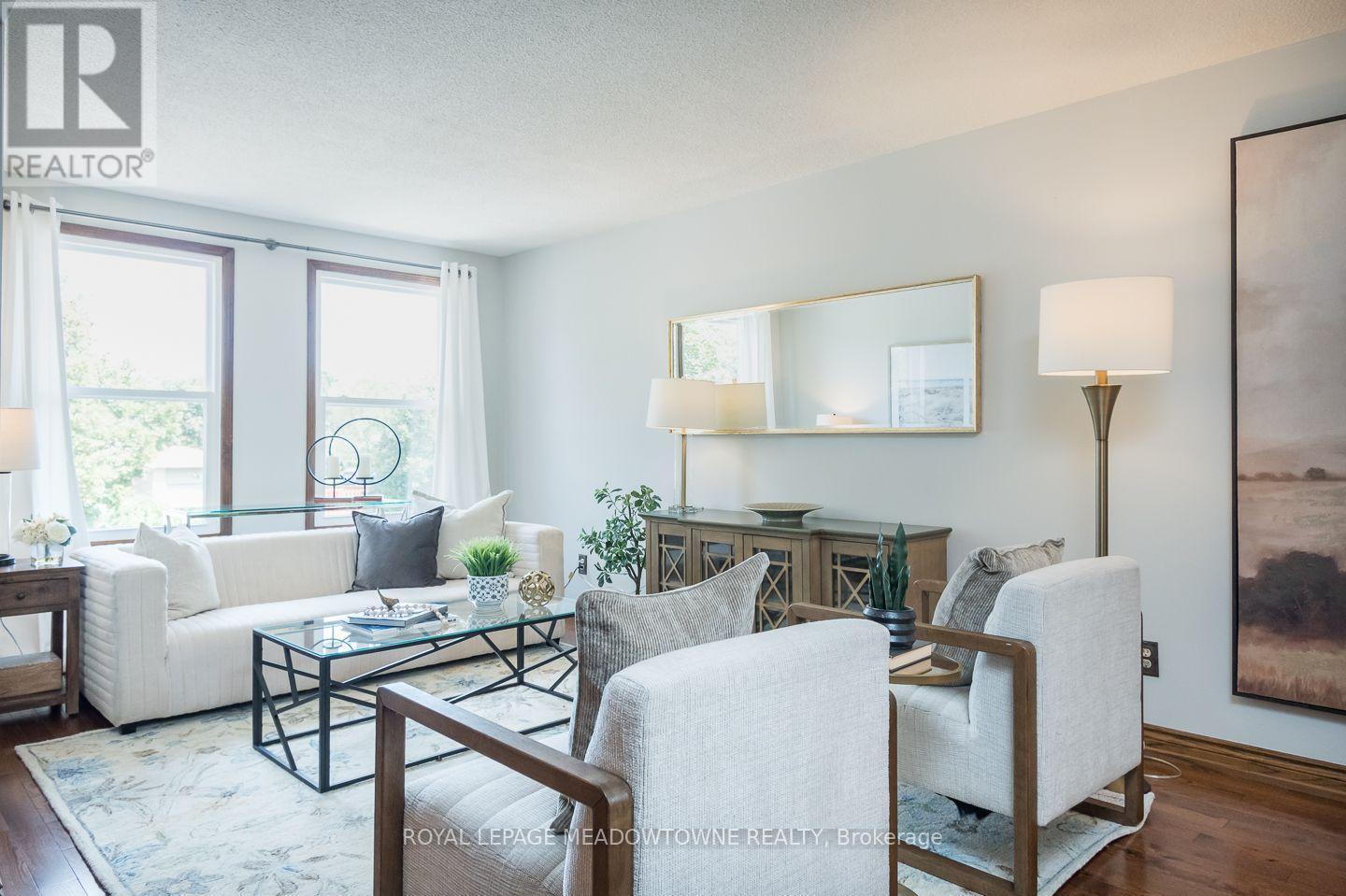 Bright open living space - 584 Hayward Crescent, Milton, ON