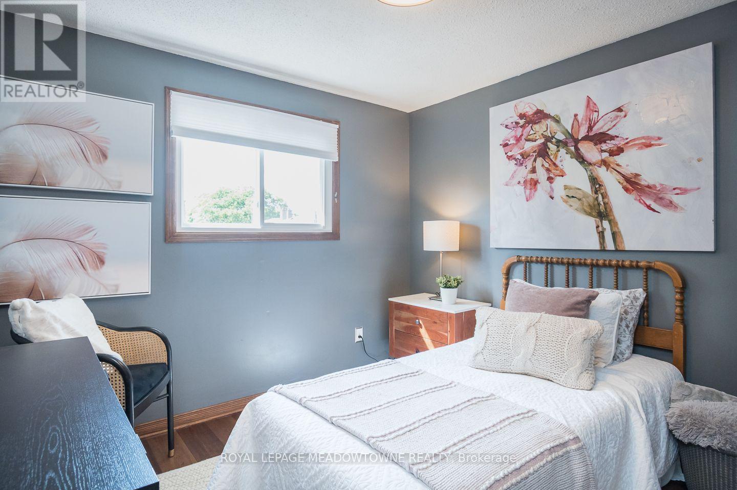 Comfortable third bedroom - 584 Hayward Crescent, Milton, ON