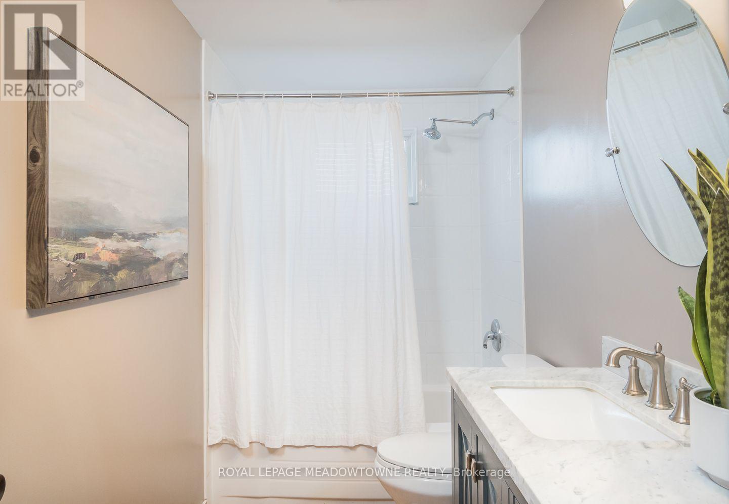 Double vanity - 584 Hayward Crescent, Milton, ON