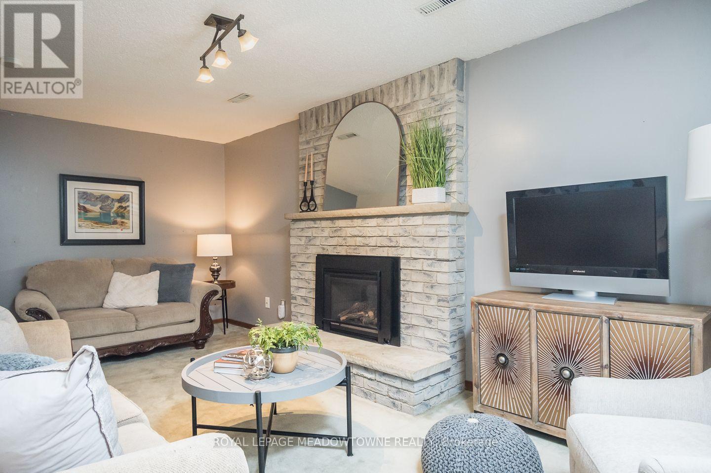 Potential in-law suite - 584 Hayward Crescent, Milton, ON
