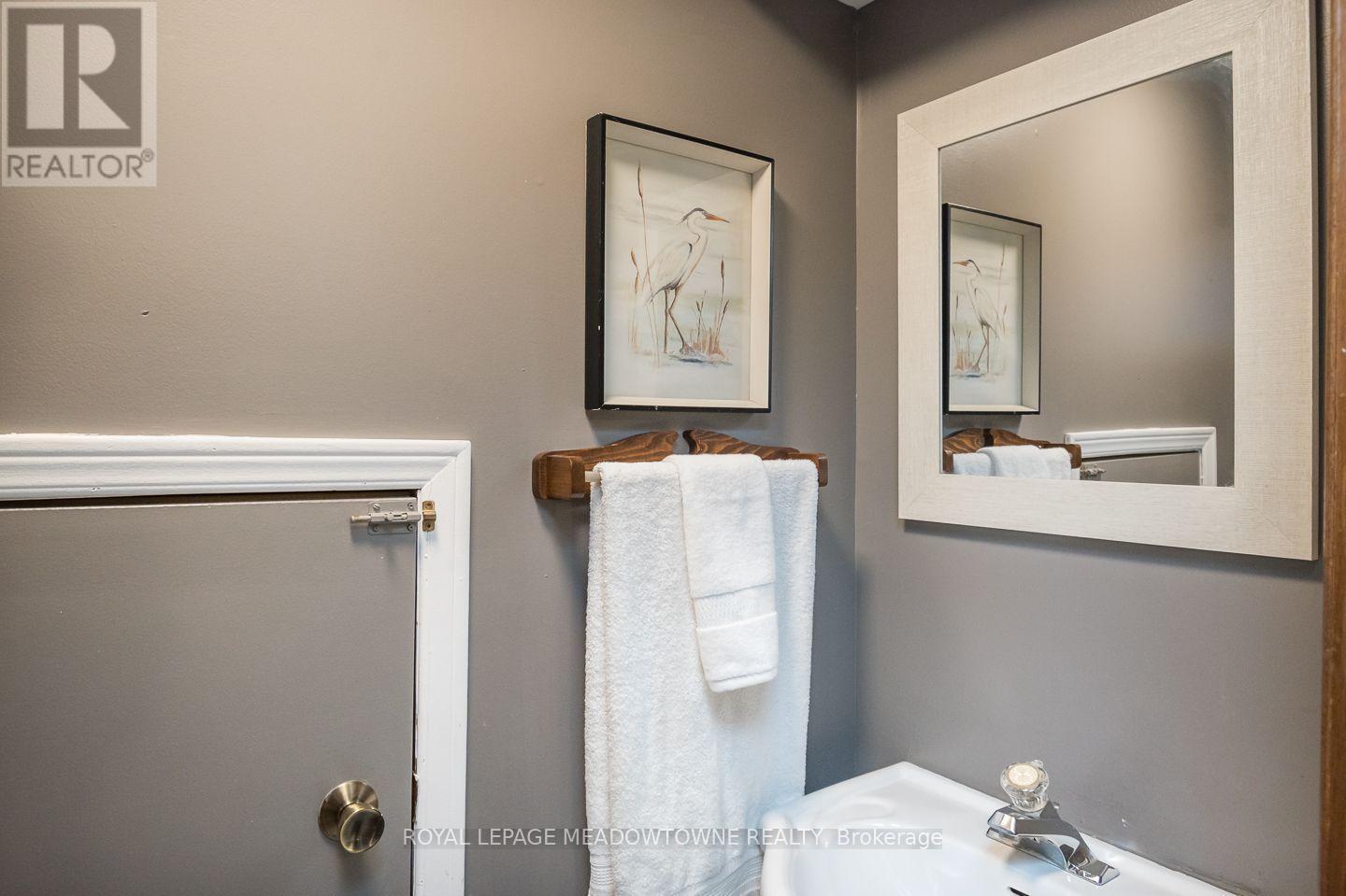 Convenient lower bathroom - 584 Hayward Crescent, Milton, ON