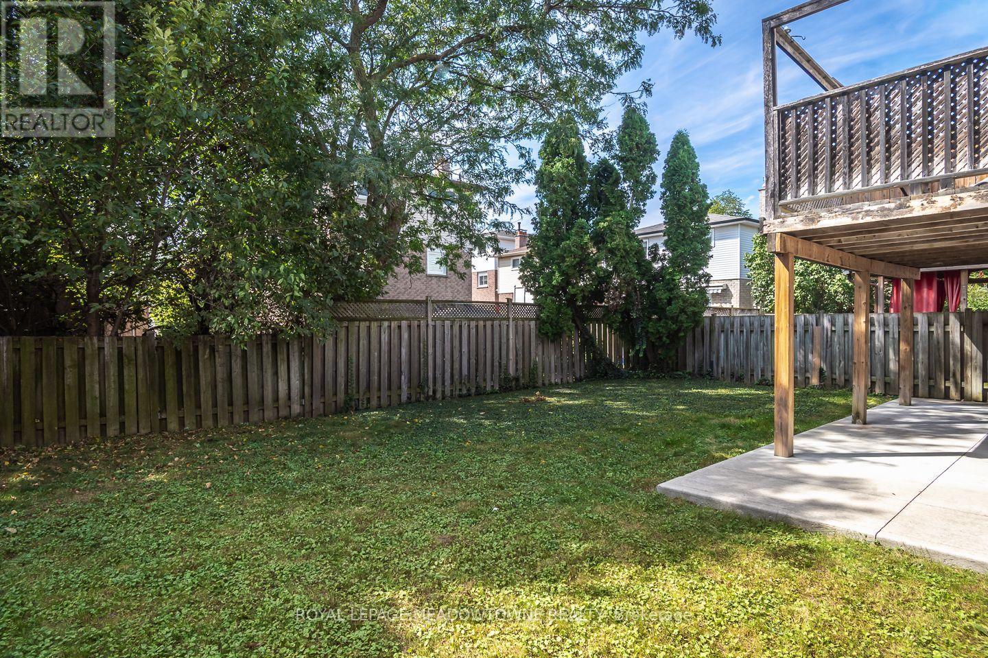 Wide 50-ft rear yard - 584 Hayward Crescent, Milton, ON