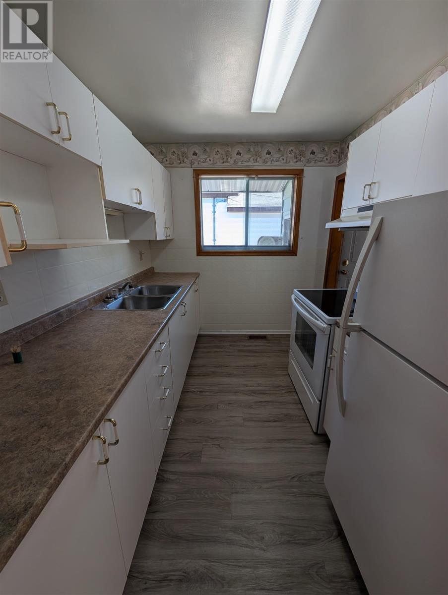 15 Magpie Rd, Wawa, ON