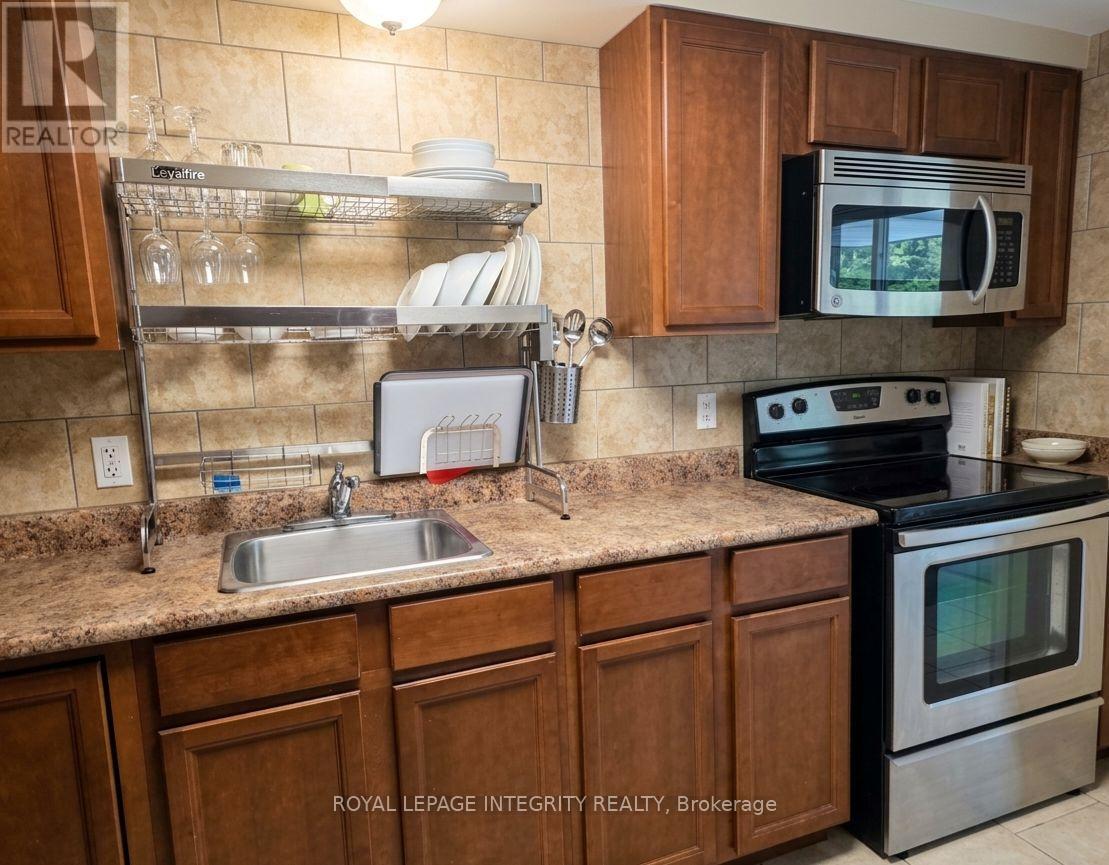Lower Unit Kitchen - 176 Oakridge Boulevard, Ottawa, ON