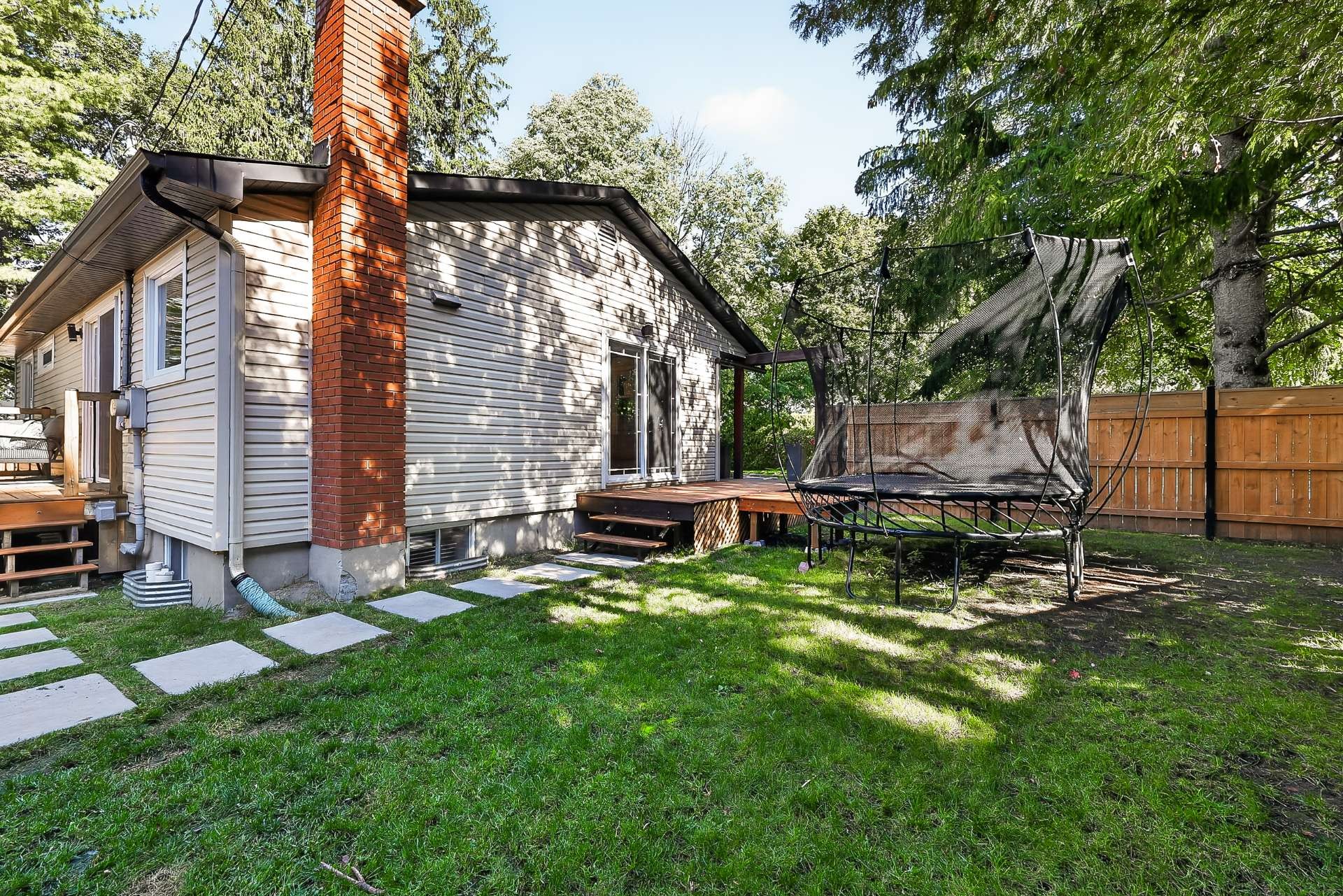 Face arrière - 22 Rue Félix-Leclerc, Sainte-Julie, QC
