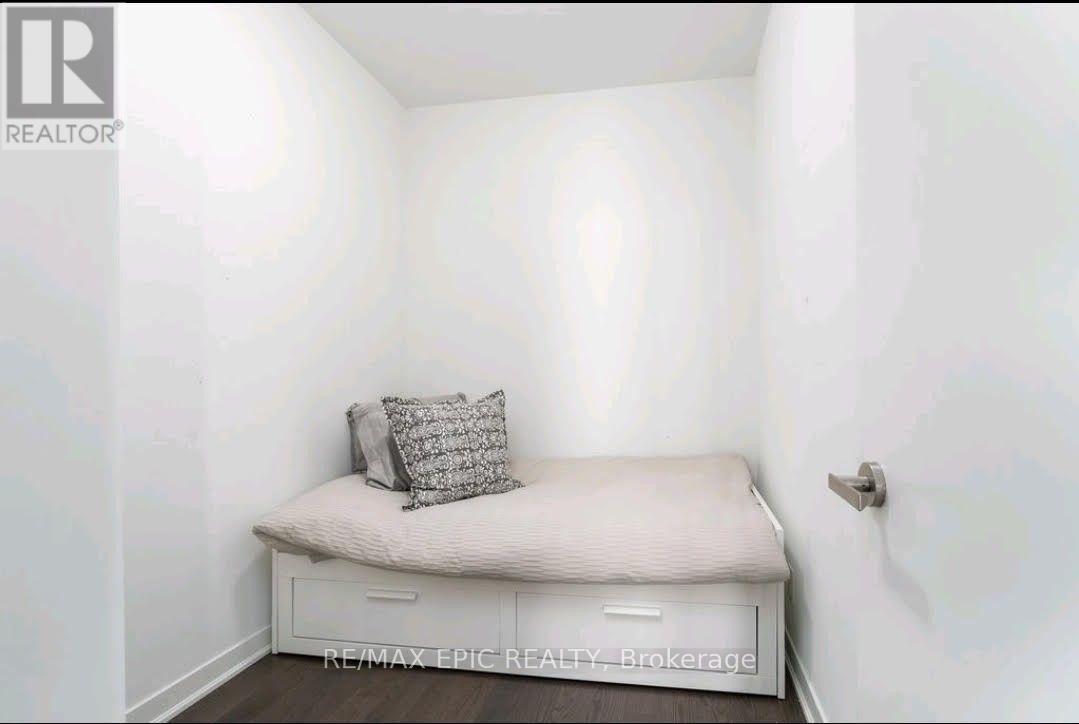 5705 - 100 Harbour Street, Toronto, ON