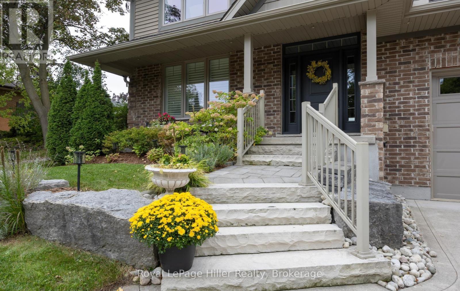 15 Sweetbriar Drive, Kitchener, ON