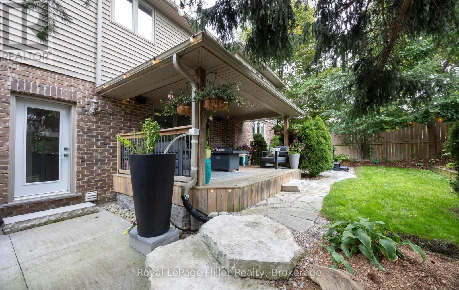 15 Sweetbriar Drive, Kitchener, ON