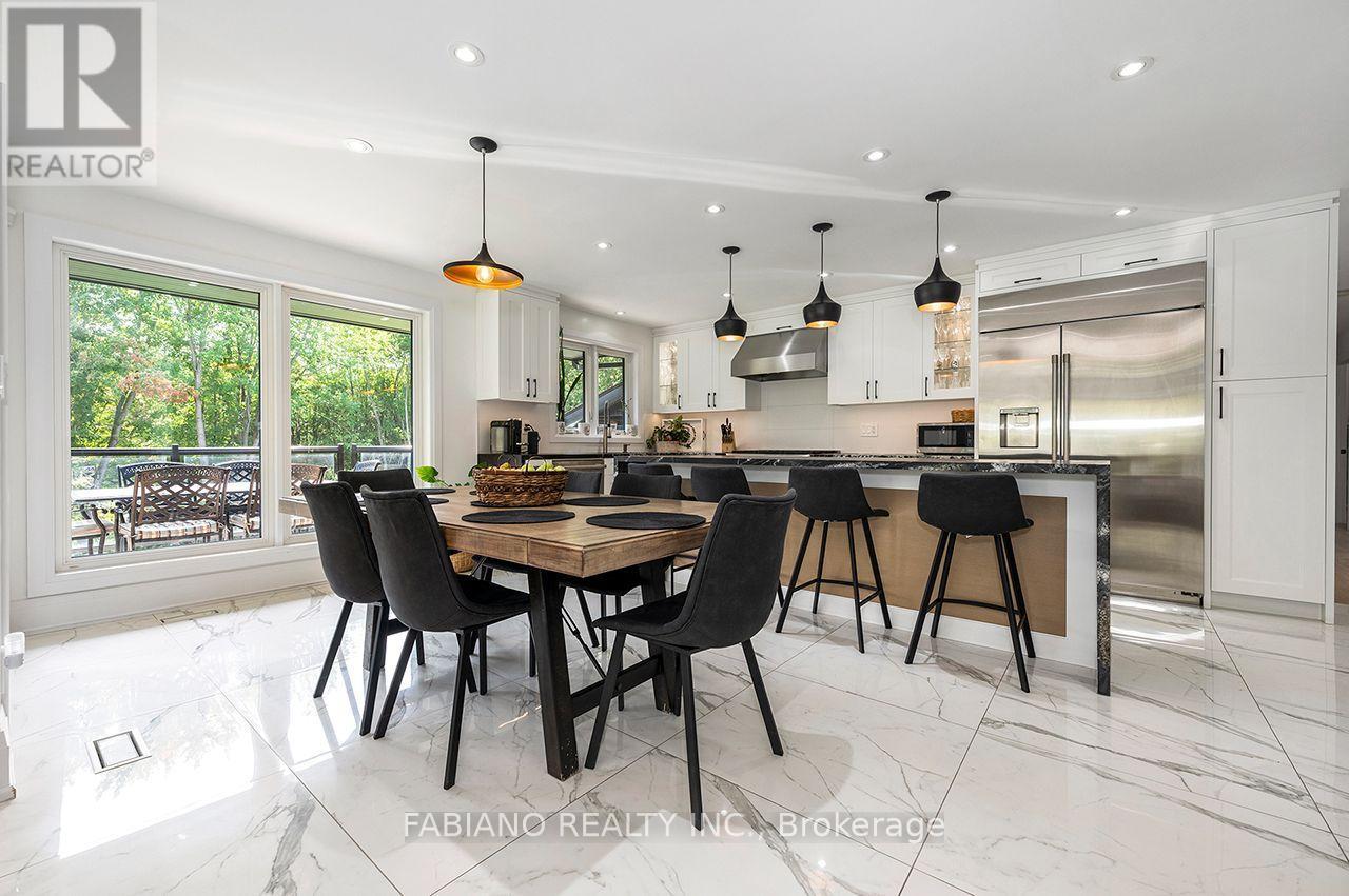 Spacious Eat-in Kitchen - 4767 14Th Line, New Tecumseth, ON