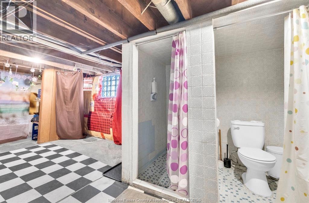 1794 Gladstone, Windsor, ON