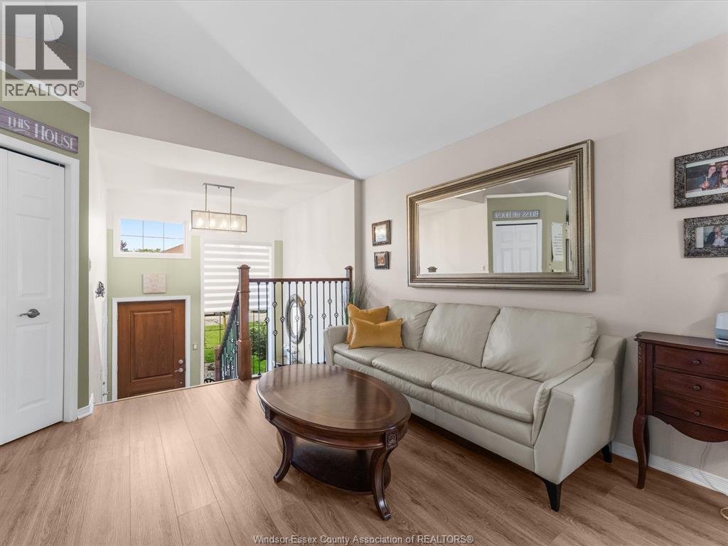 908 Michael Drive, Tecumseh, ON