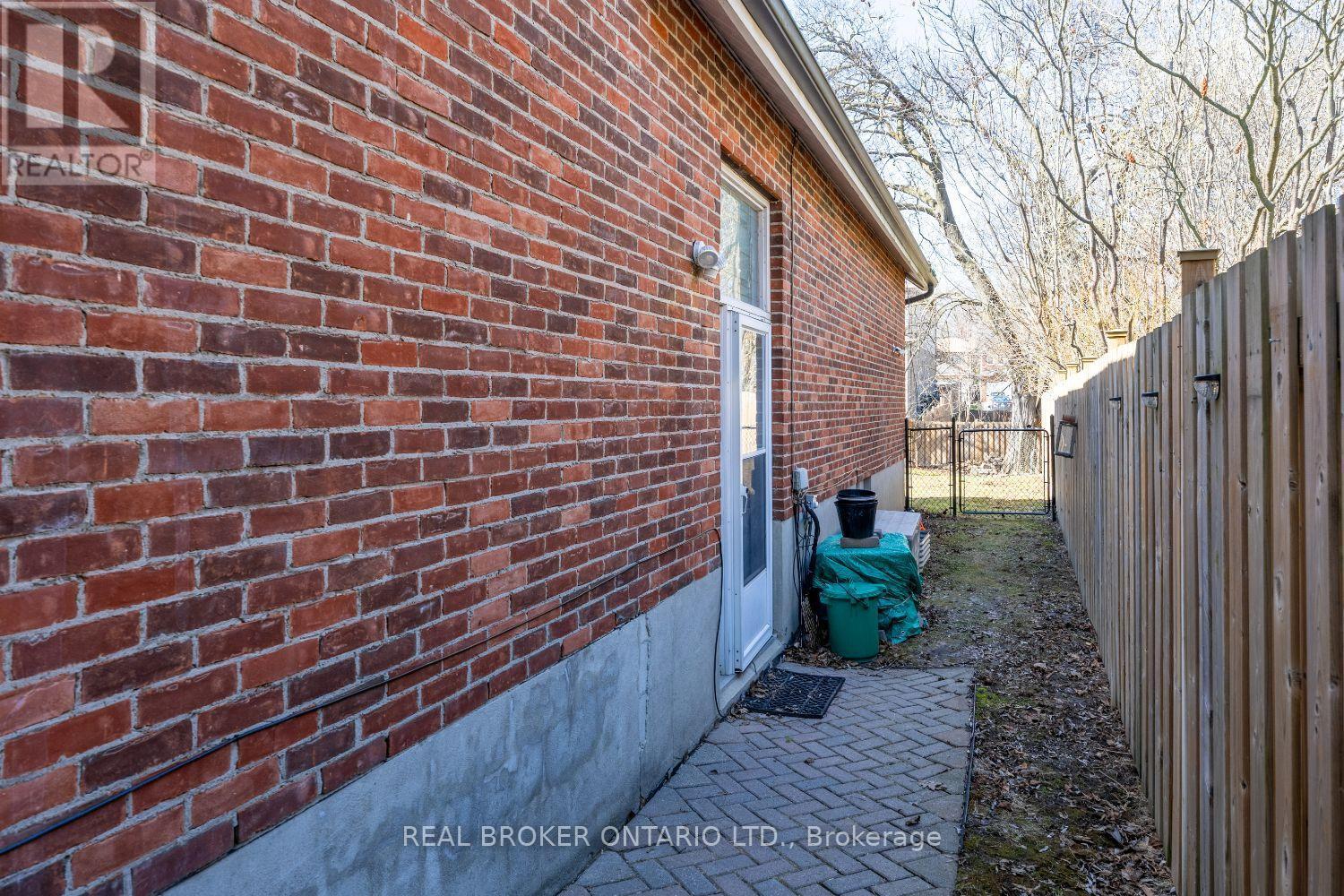 18 Concession Street W, Clarington (Bowmanville), ON