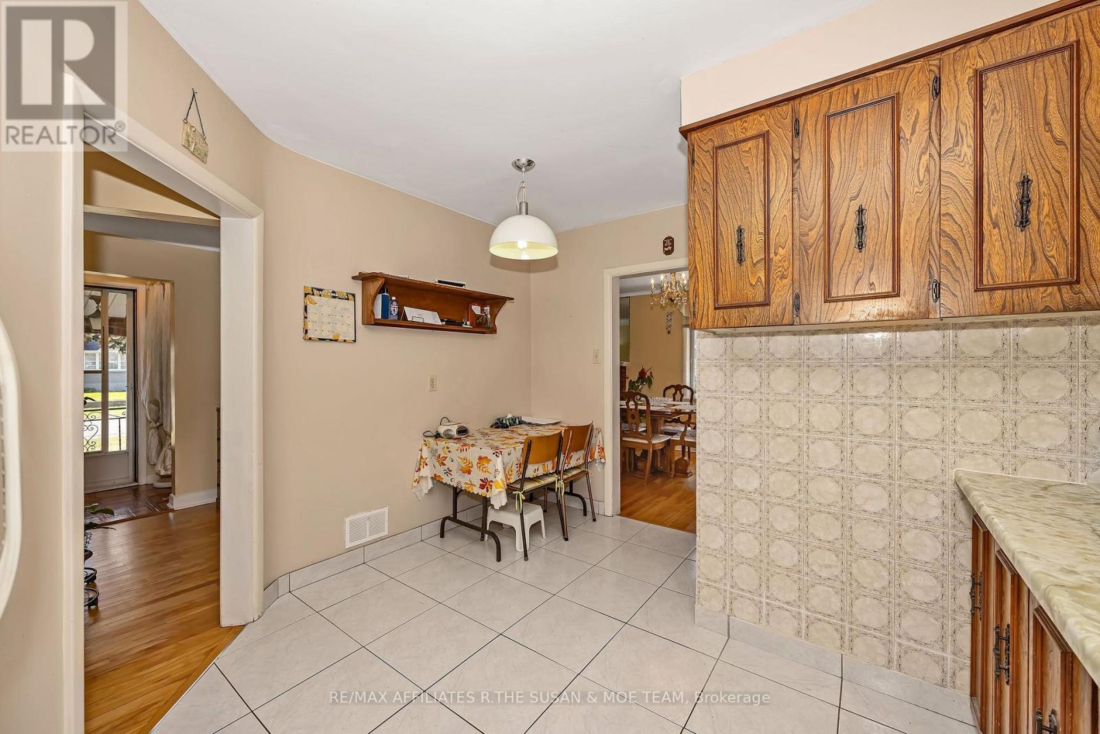 131 Oakridge Boulevard, Ottawa, ON