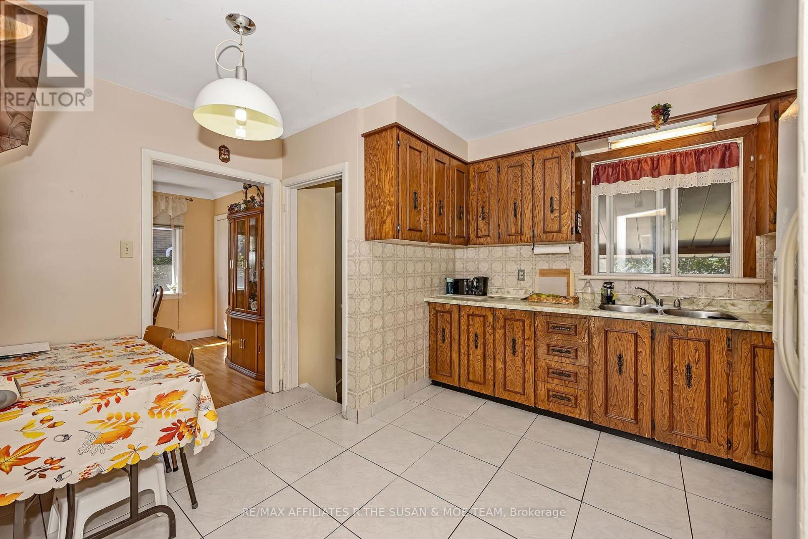 131 Oakridge Boulevard, Ottawa, ON